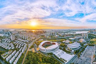 徐静雨：C罗发布会玩手机就是不尊重，本身瞧不起中国市场